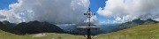57 Dall'altare di Capanna 2000 nuvoloni sulle cime  
